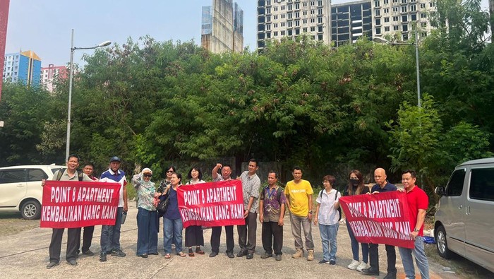 Korban Apartemen Mangkrak di Jakbar Berharap Keadilan Apartemen Point di Jalan Daan Mogot, Jakarta Barat, mangkrak. Para konsumennya pun meminta Presiden Jokowi membantu kasus mereka.