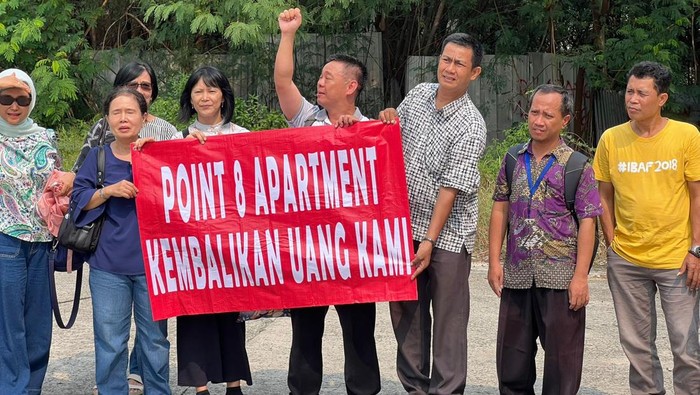 Korban Apartemen Mangkrak di Jakbar Berharap Keadilan Apartemen Point di Jalan Daan Mogot, Jakarta Barat, mangkrak. Para konsumennya pun meminta Presiden Jokowi membantu kasus mereka.