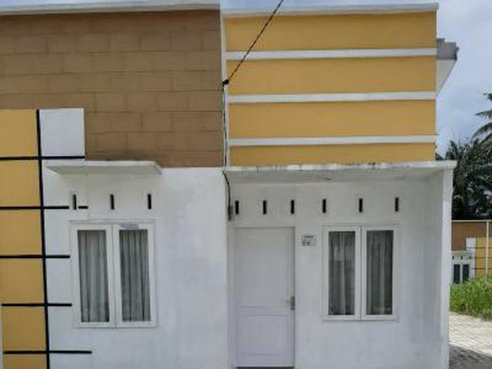 Tampilan depan rumah di Mega Griya Asahan