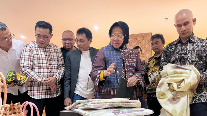 Mensos Risma Hadiri Pembukaan Gerai Oleh-oleh di Jogja