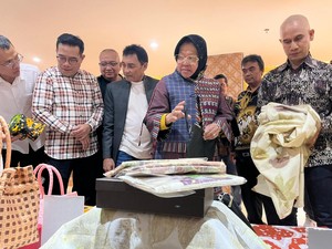 Mensos Risma Hadiri Pembukaan Gerai Oleh-oleh di Jogja, Bantu Pasarkan Produk