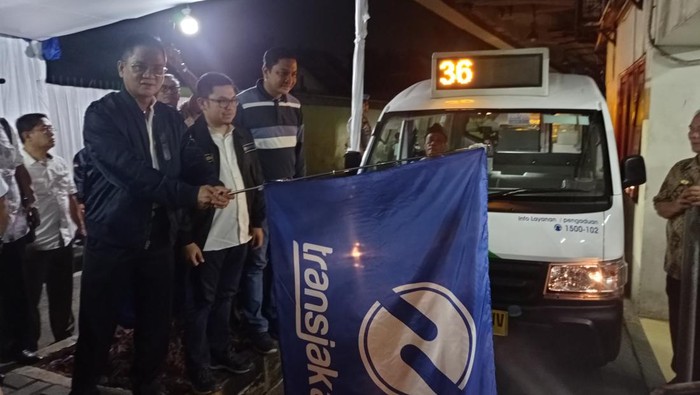 Mikrotrans Resmi Mulai Uji Coba Beroperasi 24 Jam (Taufiq Syarifudin-detikcom)