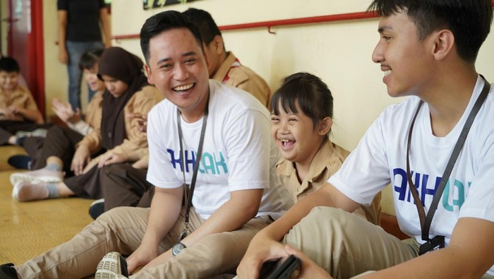 Milenial PNM Berbagi Asa Bersama Siswa SLB Rawinala