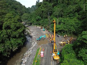 Penampakan Perbaikan Ruas Jalan Nasional Lembah Anai di Sumbar