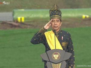 Gaya Jokowi Berbaju Adat Teluk Belanga di Harlah Pancasila