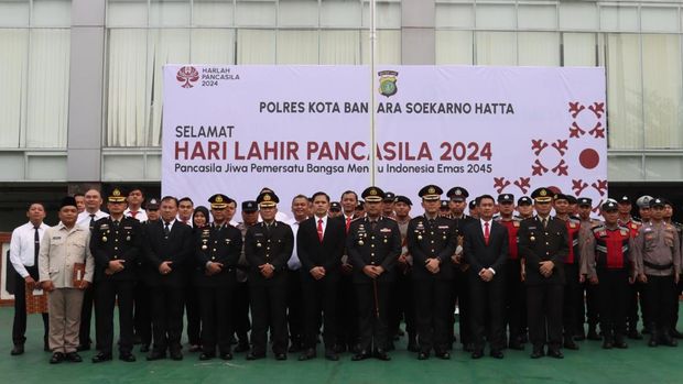 Puluhan personel Polresta Bandara Soekarno-Hatta mendapatkan penghargaan di Hari Lahir Pancasila, 1 Juni 2024.