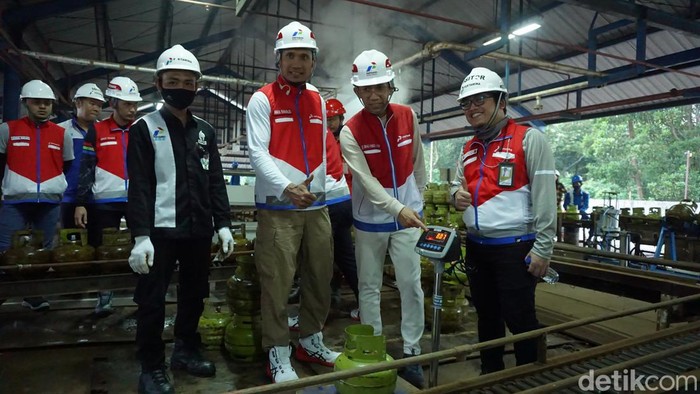 Saat Pertamina dan Hiswana Migas melakukan pengecekan berat gas LPG 3 Kg di SPPBE Banyuasin.