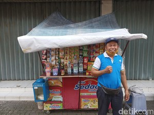 Cerita Pedagang Kopi Laris Manis Saat Ada Proyek Galian Cipulir