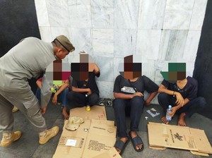 Satpol PP Bogor Amankan 4 Anak Jalanan Diduga Ngelem di Tugu Kujang