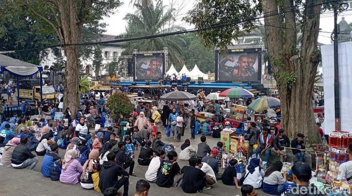 Suasana di Jalan Diponegoro begitu meriah pada Sabtu Siang (1/6/2024).