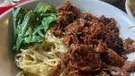 Makan Yamien Sambil Menikmati Suasana Sejuk Dago di Warung Lela