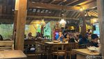 Makan Yamien Sambil Menikmati Suasana Sejuk Dago di Warung Lela