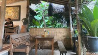 Warung Lela ini buka setiap hari setiap pukul 08.00 - 20.00 WIB. Cocok kalau ingin mengunjunginya untuk sarapan atau menghilangkan penat di akhir pekan. Foto: detikFood/Yenny Mustika Sari