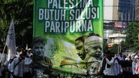 Aksi ini juga digelar di di Surabaya, Jawa Timur, Minggu (2/6/2024). ANTARA FOTO/Didik Suhartono