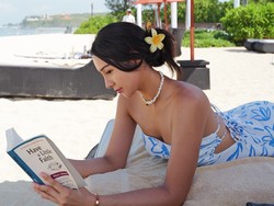 8 Potret Anya Geraldine Liburan di Bali, Tampil Menawan Pamer Kulit Tan