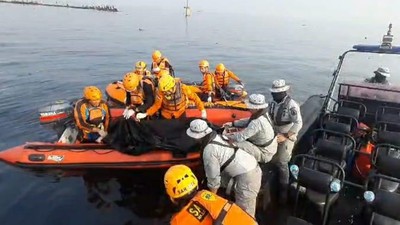 Bakamla RI Bersama Tim SAR Gabungan Temukan Korban Tenggelam di Jakut