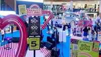 Dengan tema inspiratif ‘Be Your Own Beauty’, acara ini merayakan keunikan, pemberdayaan diri, keaslian, dan kebersamaan sebagai apresiasi atas segala bentuk kecantikan dengan menghadirkan pengalaman berbelanja kecantikan inovatif dan menyenangkan agar selalu ‘Look Good, Do Good and Feel Great.’