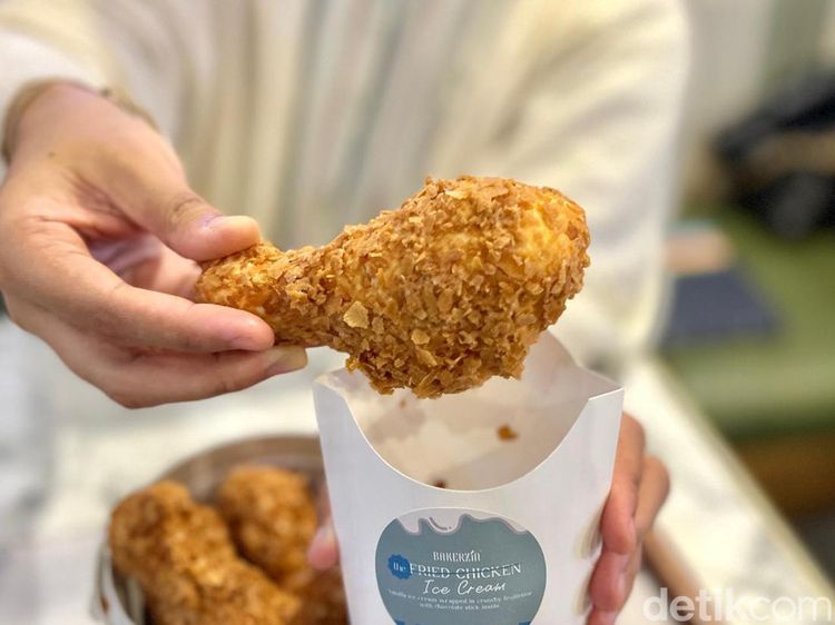 Begini Sensasi Makan Es Krim Ayam Goreng yang Manis Legit