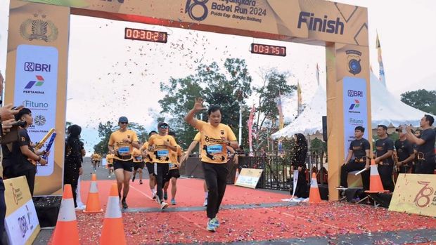Sebanyak 2.500 pelari dari berbagai kalangan mengikuti Bhayangkara Babel Run (BBR) 2024 di Polda Bangka Belitung. Event ini digelar menjelang HUT Bhayangkara Ke-78.