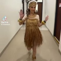 Bunga Citra Lestari atau yang biasa dipanggil BCL baru saja terlihat hadir di acara sekolah sang anak, Noah Sinclair. Tak hanya sekedar hadir, BCL juga tampil menari dan membawakan lagu daerah Yamko Rambe Yamko. Foto: Instagram/@itsmebcl
