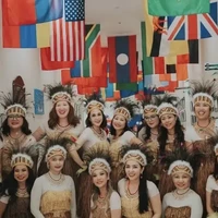 Kompak berpose bersama wali murid lain yang satu tim dengannya, penampilan BCL sukses bikin terpana. Foto: Instagram/@itsmebcl