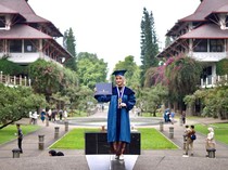 Maya Nabila yang Tetap Produktif Pascalulus S3 di ITB