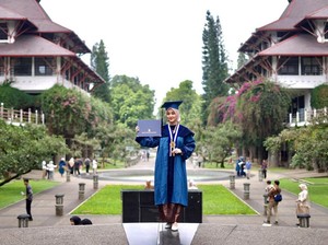 Cerita Maya Nabila, Wisudawan Doktor Termuda ITB yang Lulus S3 di Usia 24 Tahun