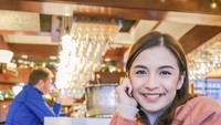 Terhitung, sudah 4 tahun ia tidak syuting sinetron dan film. Chelsea Olivia mengatakan bahwa dirinya ingin fokus dengan keluarga kecilnya.  Foto: Instagram @chealseaolivia