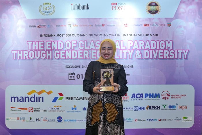 Direktur Komersial & UMKM bjb Raih Penghargaan Most Outstanding Women 2024