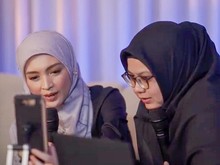 Kolaborasi Syahdu Ustazah Ayu dengan Donita dalam Lagu Maha Cinta Kolaborasi Syahdu Ustazah Ayu dengan Donita dalam Lagu Maha Cinta