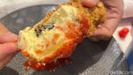 Begini Sensasi Makan Es Krim Ayam Goreng yang Manis Legit