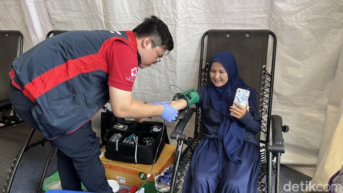 Gerai kesehatan di acara Daihatsu Kumpul Sahabat Bandung.