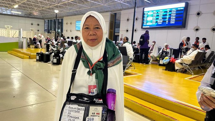 Ibu lurah Romlah