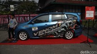 Setelah diselenggarakan di Kota Bekasi, acara Daihatsu Kumpul Sahabat kini menyambangi Kota Bandung pada Minggu, 2 Juni 2024. Acara Kumpul Sahabat ini menyajikan beragam aktivitas menarik, dari talkshow, bazaar, uji emisi gratis, hingga hiburan gratis yang menampilkan band The Changcuters.