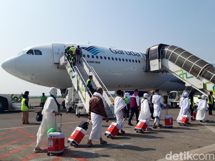 Jemaah calon haji Embarkasi Solo siap diterbangkan ke Tanah Suci dari bandara Adi Soemarmo, Boyolali.