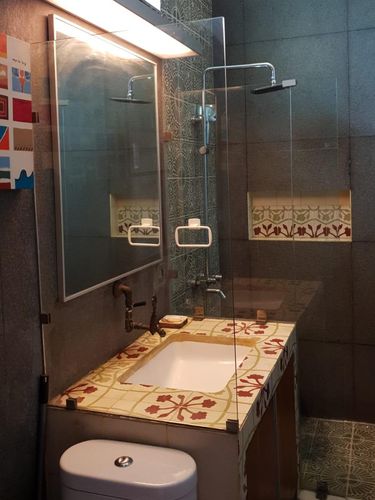Kamar Mandi Tegel