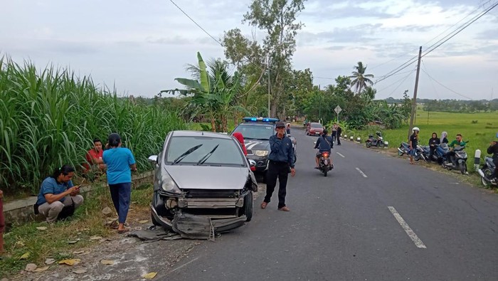 Kondisi kendaraan yang terlibat kecelakan di Girimulyo, Kulon Progo, Minggu (2/6/2024)