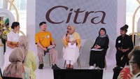Citra memahami kecantikan perempuan Indonesia salah satunya terpancar dari tangan-tangan kreatif yang telah menggerakkan industri dan ekonomi. Contohnya lewat peranan UMKM perempuan yang semakin menjadi primadona di industri kreatif Tanah Air. Untuk itu, Citra menjadikan program “Tangan-Tangan Cantik Citra” sebagai bentuk dukungan bagi para UMKM perempuan di bidang kreatif agar mereka mampu mengatasi berbagai tantangan sehingga menjadi semakin berdaya dan mandiri. 