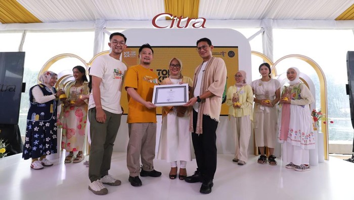 Komitmen Mendukung Kemajuan UMKM Perempuan Citra membuktikan komitmennya terhadap kemajuan perempuan Indonesia melalui program “Tangan-tangan Cantik Citra.” Program ini mengapresiasi dan mendukung para perempuan yang berkarya di bidang kreatif.
