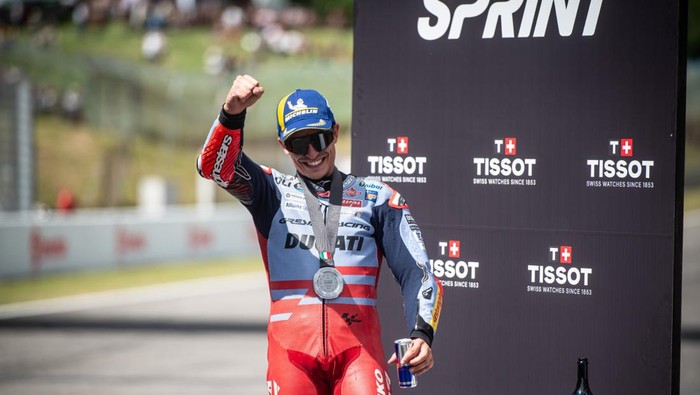 Rider Gresini Racing, Marc Marquez, mengungkap kelebihan tim pabrikan Ducati.