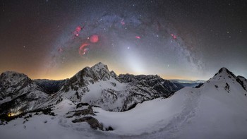 Road to Winter Paradise karya Andrea Curzi. Foto panorama yang menakjubkan ini diambil di Passo Giau, Italia. Foto: Andrea Curzi/Milky Way Photographer of the Year