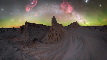 Mungo Dreamtime karya John Rutter. Foto ini diambil di Taman Nasional Mungo di negara bagian New South Wales, Australia. Foto: John Rutter/Milky Way Photographer of the Year