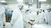 Terakhir, Trenggono berkunjung ke PT Samudera Indo Sejahtera (SIS). Di sana, ia menyempatkan diri untuk berkeliling dan masuk ke ruang produksi perusahaan. Ia melakukan inspeksi atas sistem pengolahan ikan di sana. Adapun perusahaan tersebut menjadi mitra pemerintah dalam penerapan PIT di Tual.