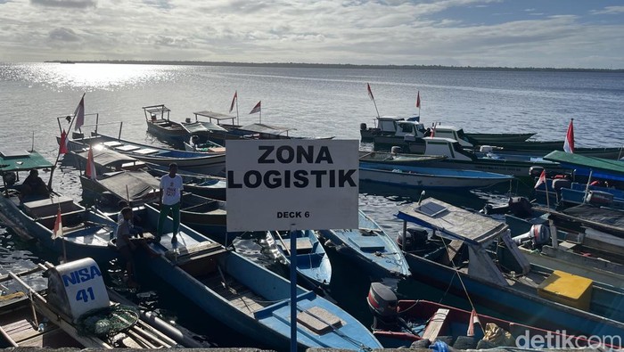 Momen Menteri Trenggono Blusukan ke Tual Momen Menteri Trenggono Blusukan ke Tual