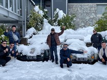 Touring ke New Zealand, 15 Mobil Lokal Morgan Club Tertutup Salju