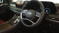 Untuk memastikan kenyamanan perjalanan bersama keluarga, Palisade XRT turut dilengkapi TFT Color Touch Display Audio 12,3 inci dengan konektivitas ke smartphone untuk akses layanan yang mudah dan lengkap. Kebutuhan hiburan selama perjalanan pun akan terpenuhi secara maksimal berkat Infinity Premium Sound System (12 Speakers).  Foto: Dok. Hyundai Motors Indonesia (HMID)