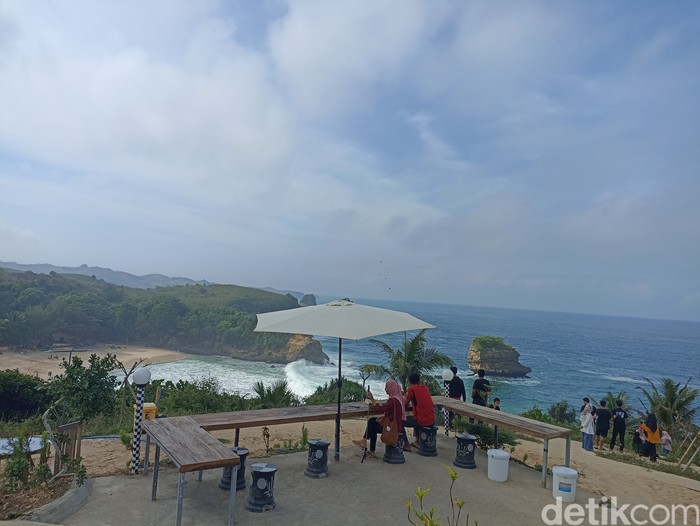 Pantai Pudak Blitar
