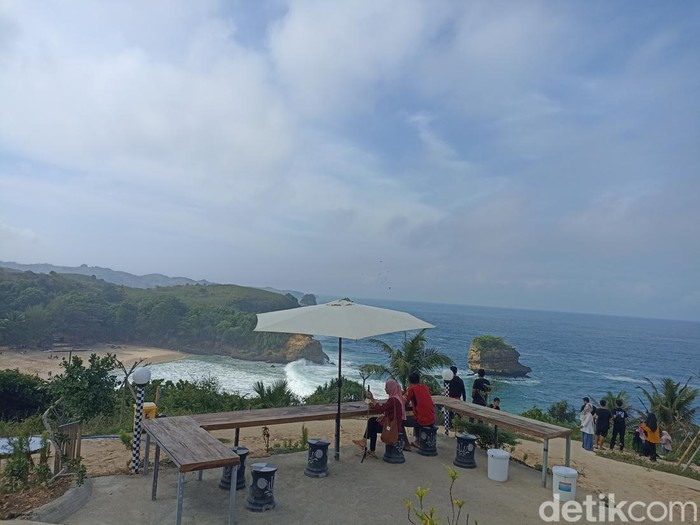 Pantai Pudak Blitar