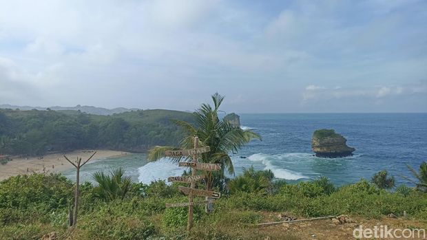 Pantai Pudak Blitar
