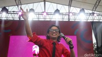 Tria dan kawan-kawan terpantau membawakan lagu hits-nya seperti Racun Dunia, Parampampam, I Love U Bibeh, Hijrah ke London, serta Main Serong. Aksi panggung all out The Changcuters bahkan sudah dimulai sebelum pukul 17.00 WIB.